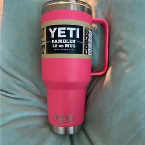 YETI Rambler 42 oz Mug in Bright Pink